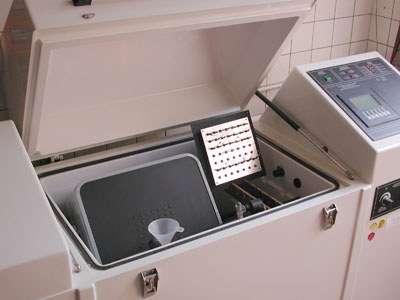 ČSN EN ISO 9227:2017
ČSN EN 671-1: 2012 Příloha B
ČSN EN 286-2: 1994, čl. 10.5.3
ASTM B 117–11
DIN 50 021:1988